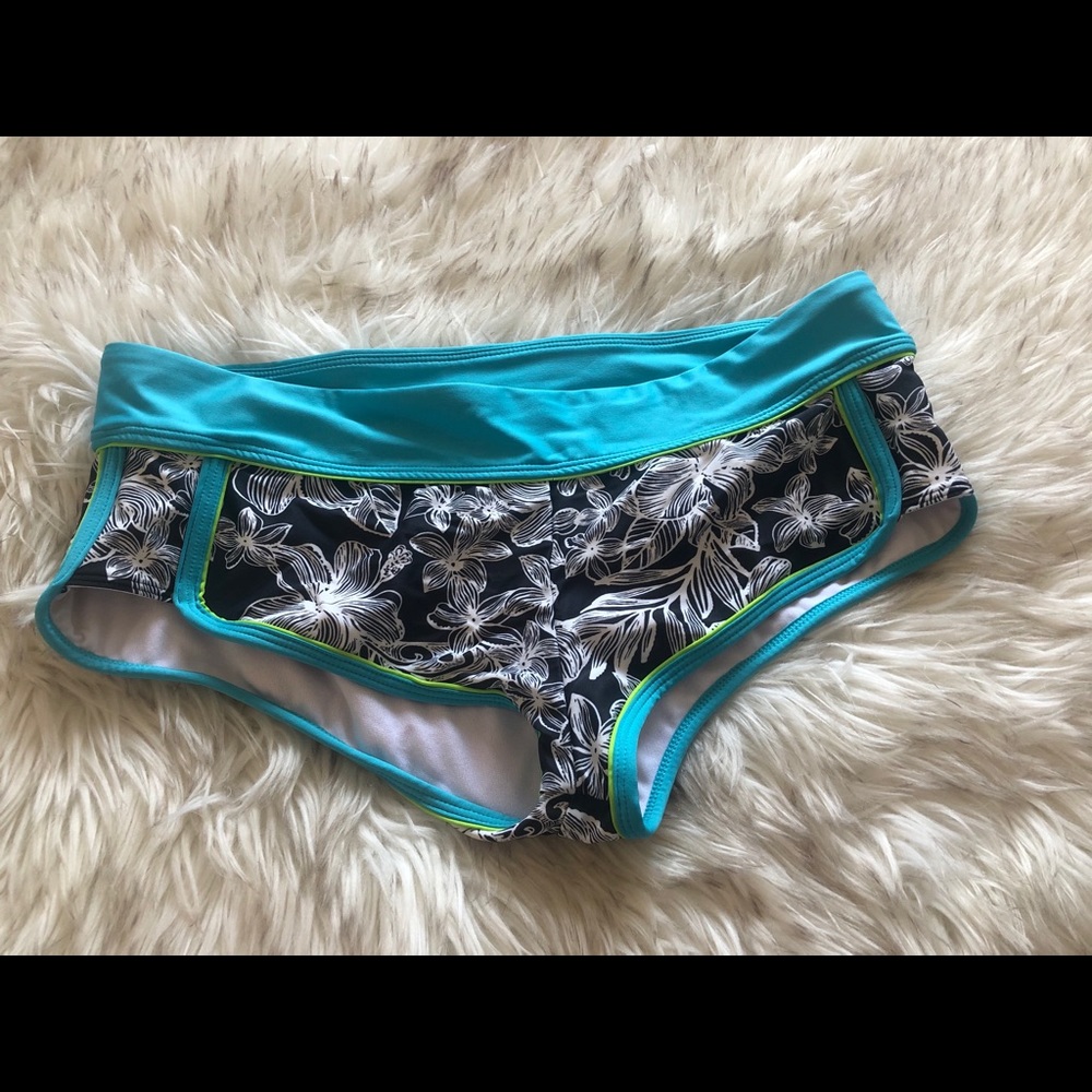 Athleta swim short bottoms size medium